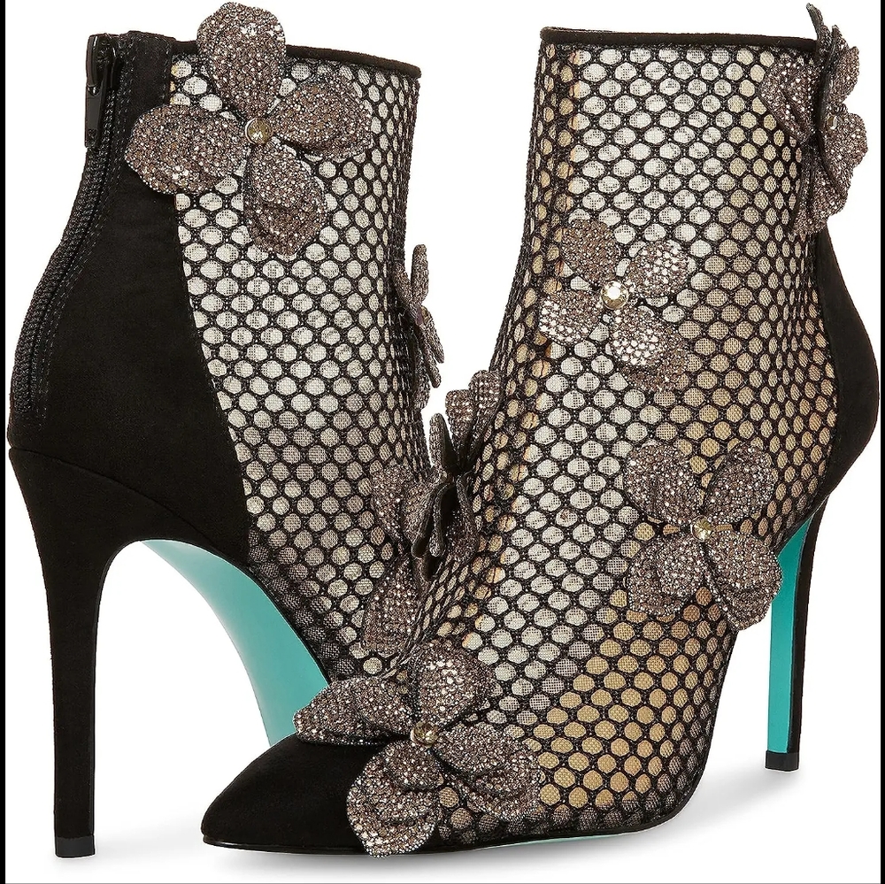 Betsey Johnson URSA Black Heels